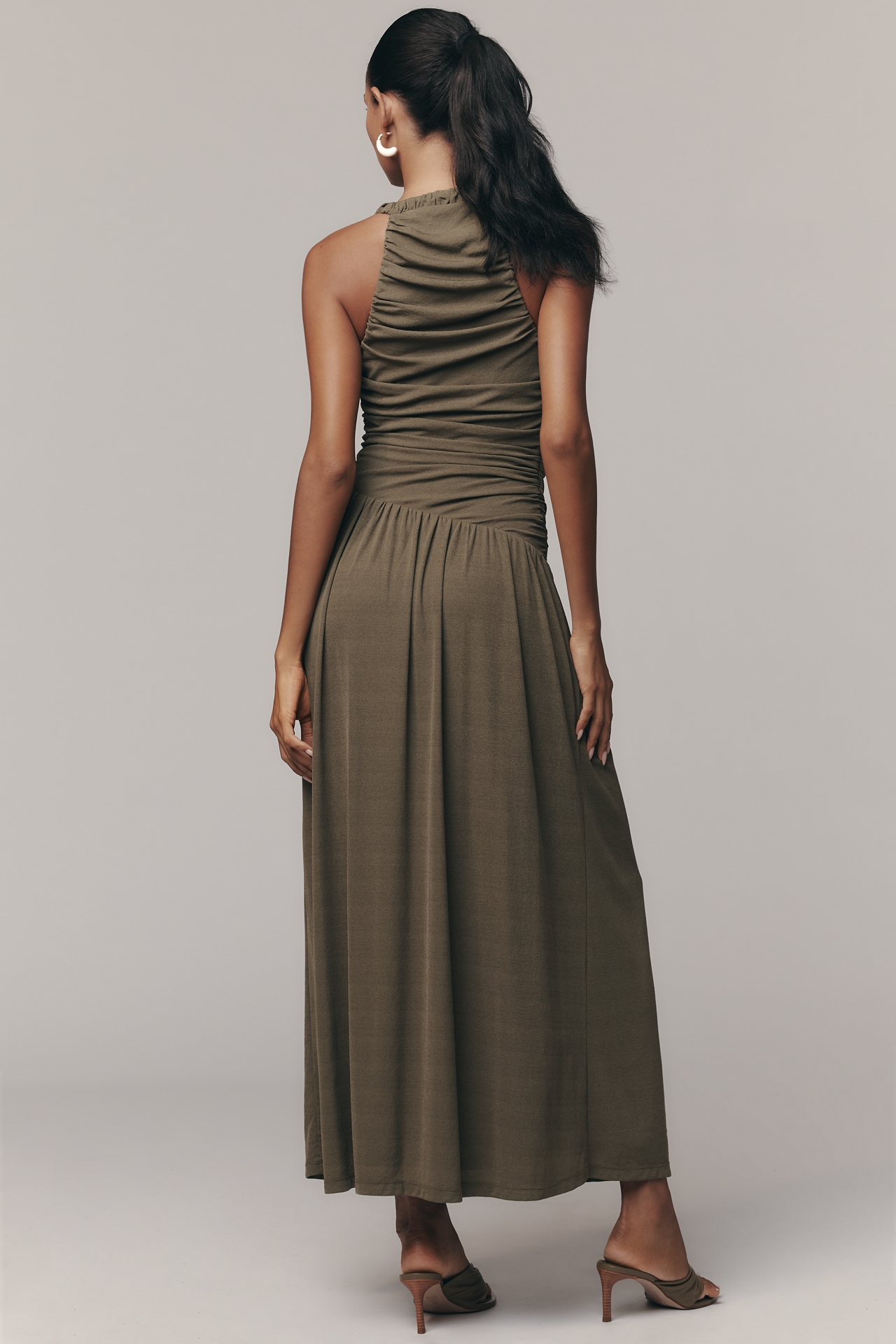 SOVERE Ruan Sleeveless V-Neck Midi Dress