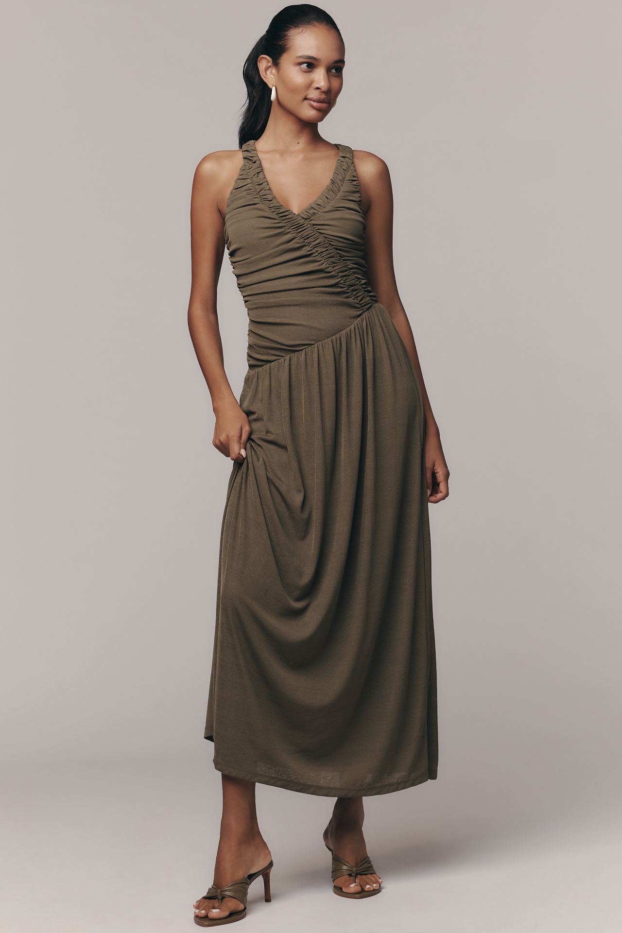 SOVERE Ruan Sleeveless V-Neck Midi Dress