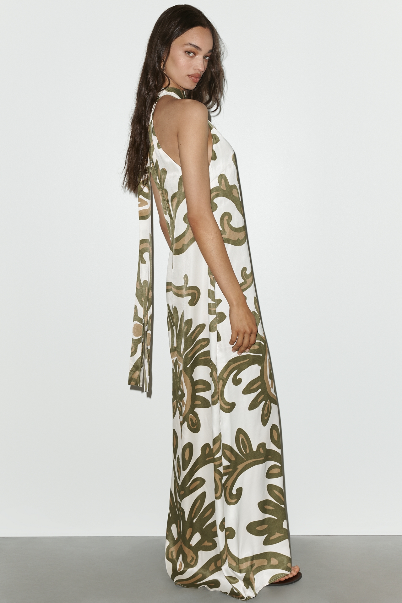 DIARRABLU Halter Neck Printed Maxi Dress