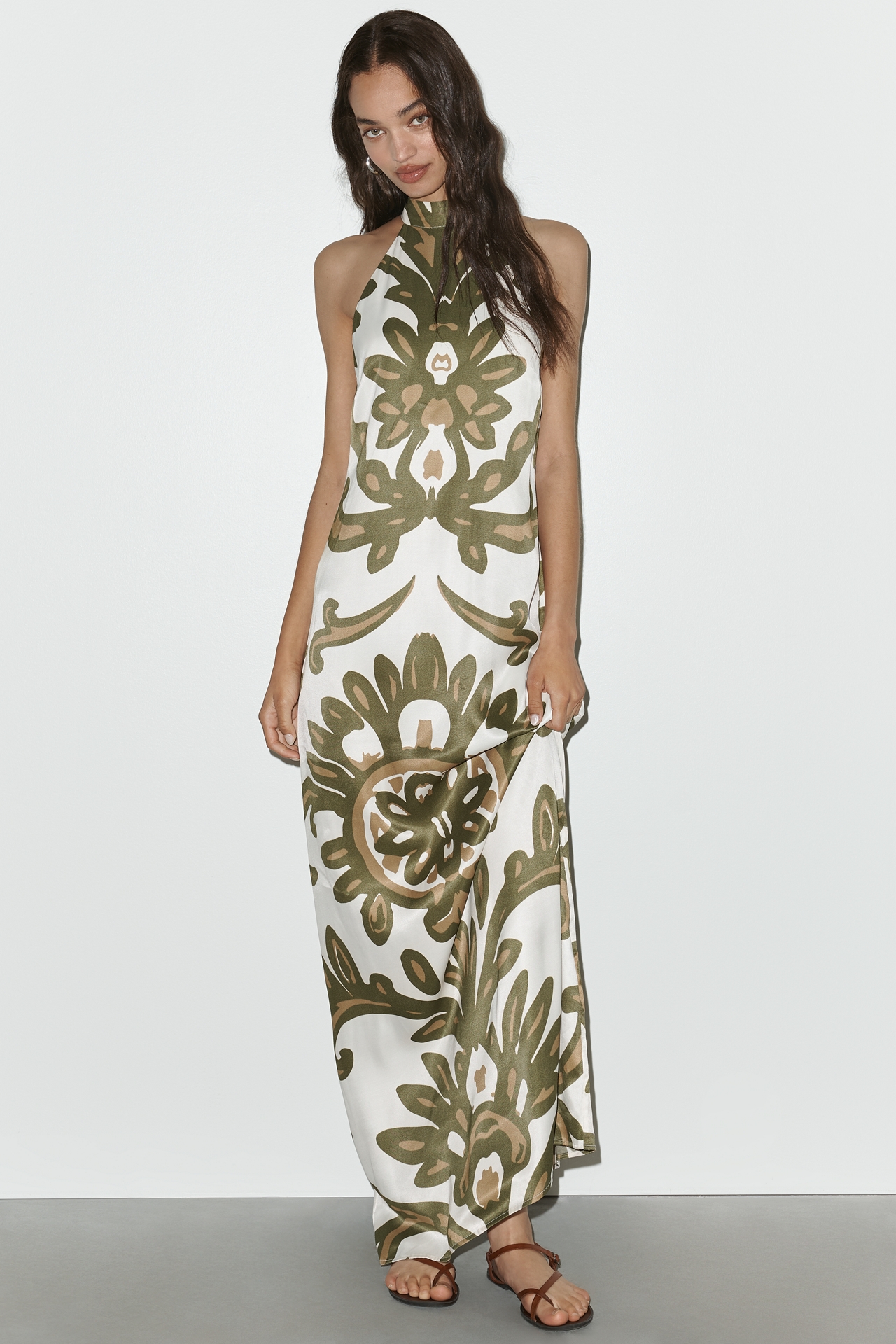 DIARRABLU Halter Neck Printed Maxi Dress