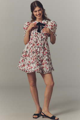 Robe Mini Plissée à Col et Naud Devant Manches Bouffantes Anisa Makhoul x en Pink taille: S chez Anthropologie - Maeve - Modalova