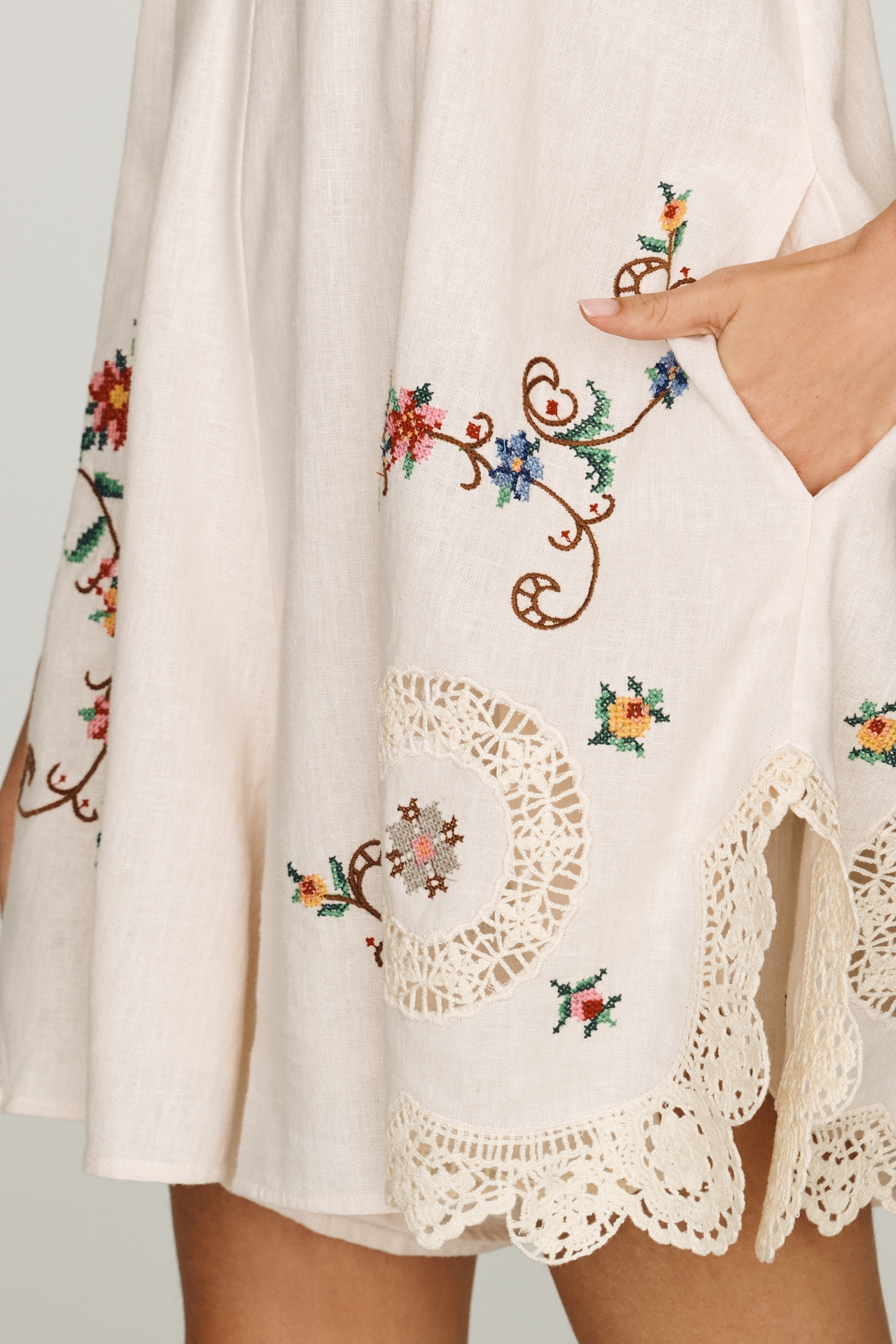 By Anthropologie Linen Cotton Embroidered Romper