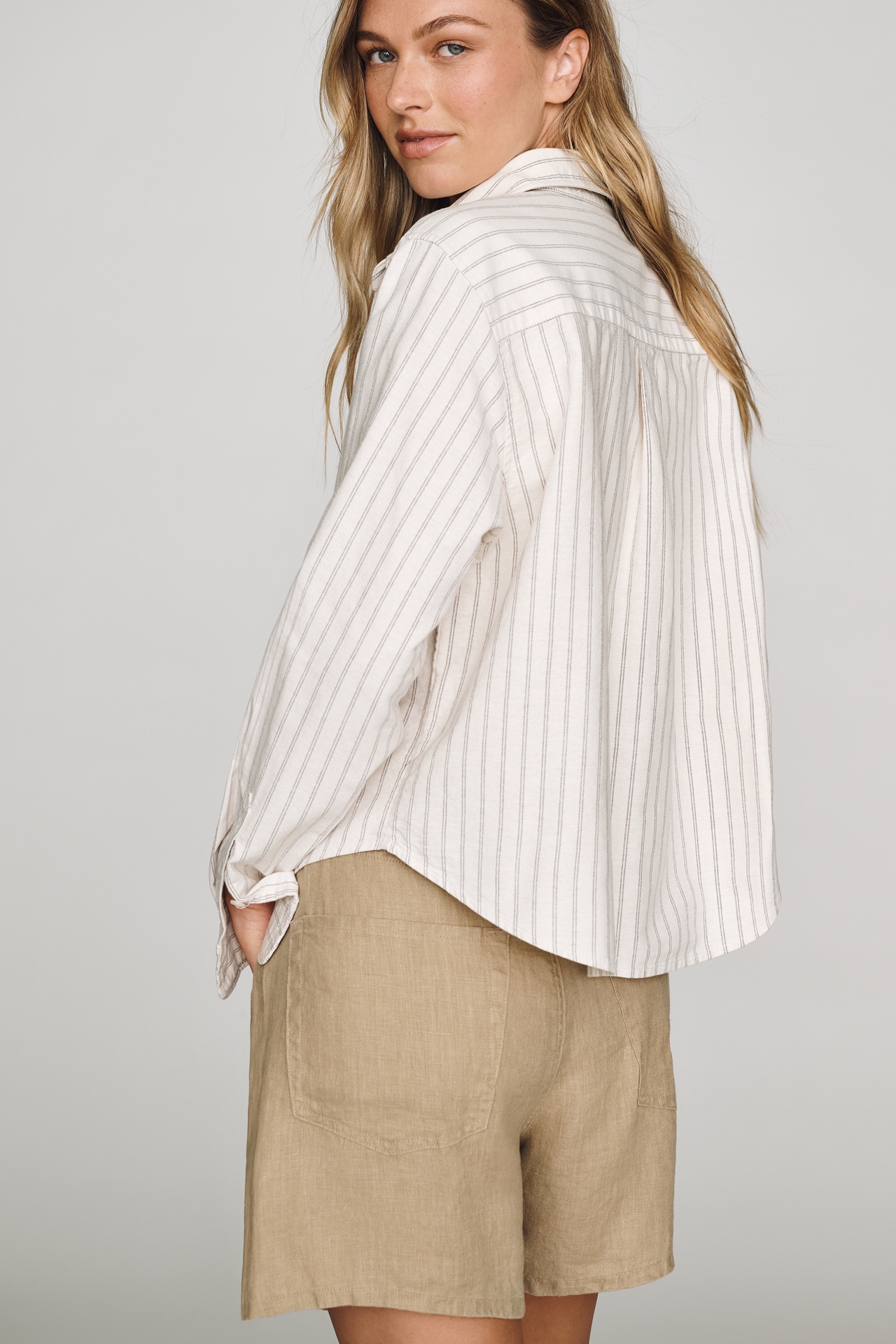 MOTHER The Cropped Bestie 100% Cotton Buttondown Shirt