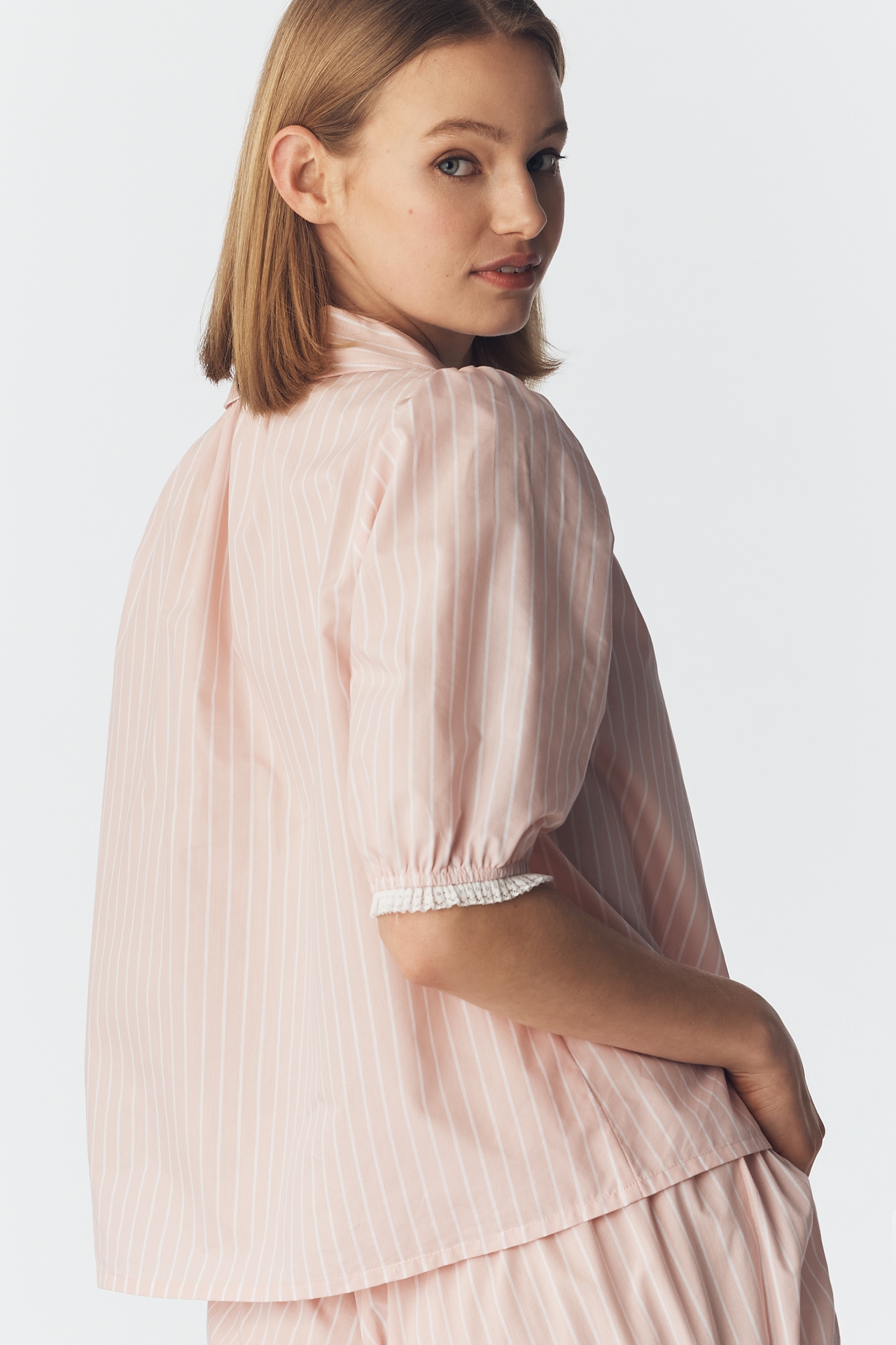 Lisa Says Gah Sam Collared Buttondown Top