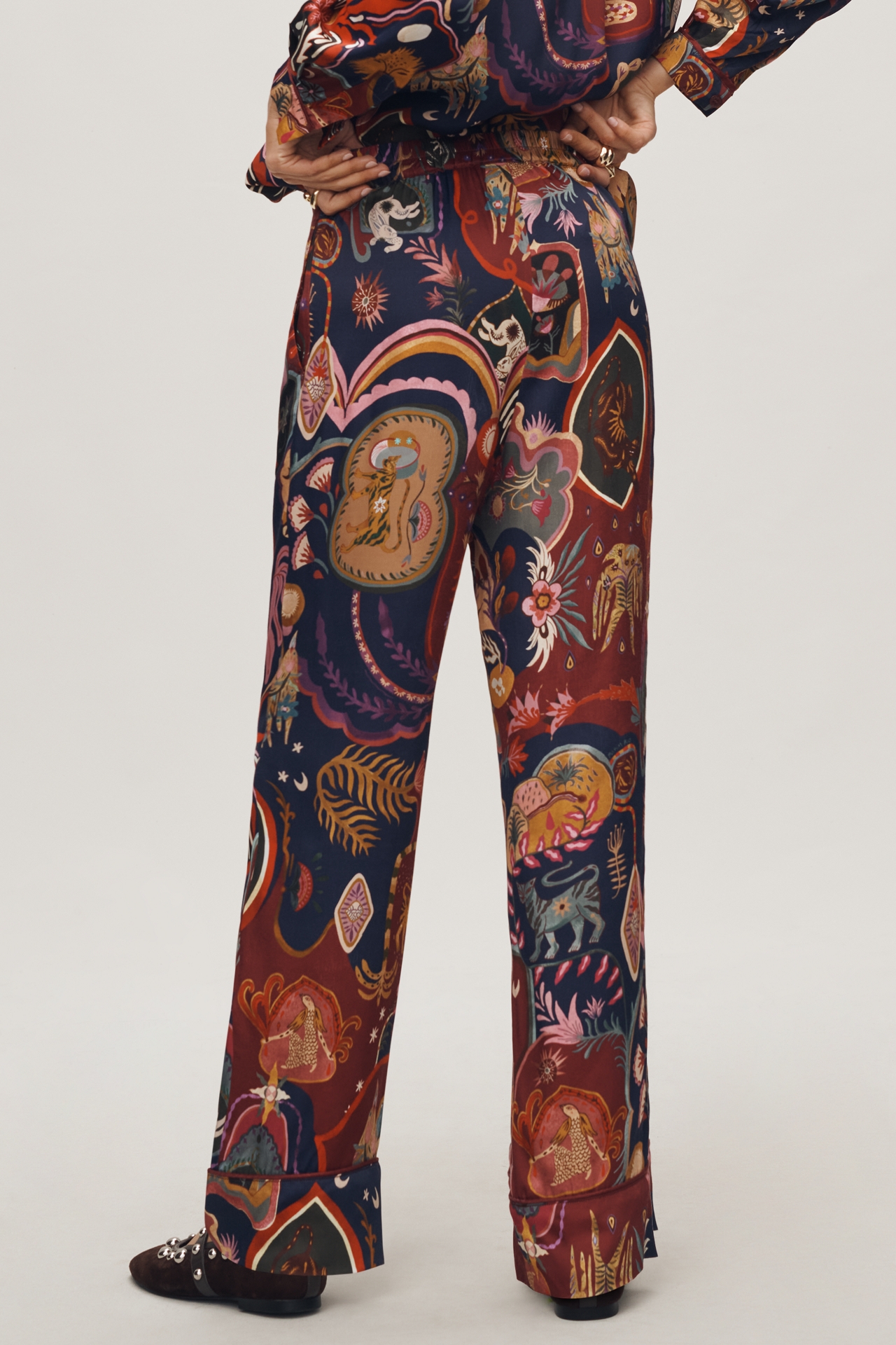 Farm Rio Surreal Printed Pants