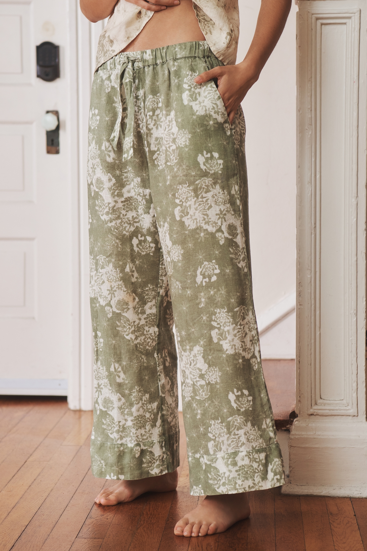 Desmond & Dempsey Linen Cami Wide-Leg Pajama Set