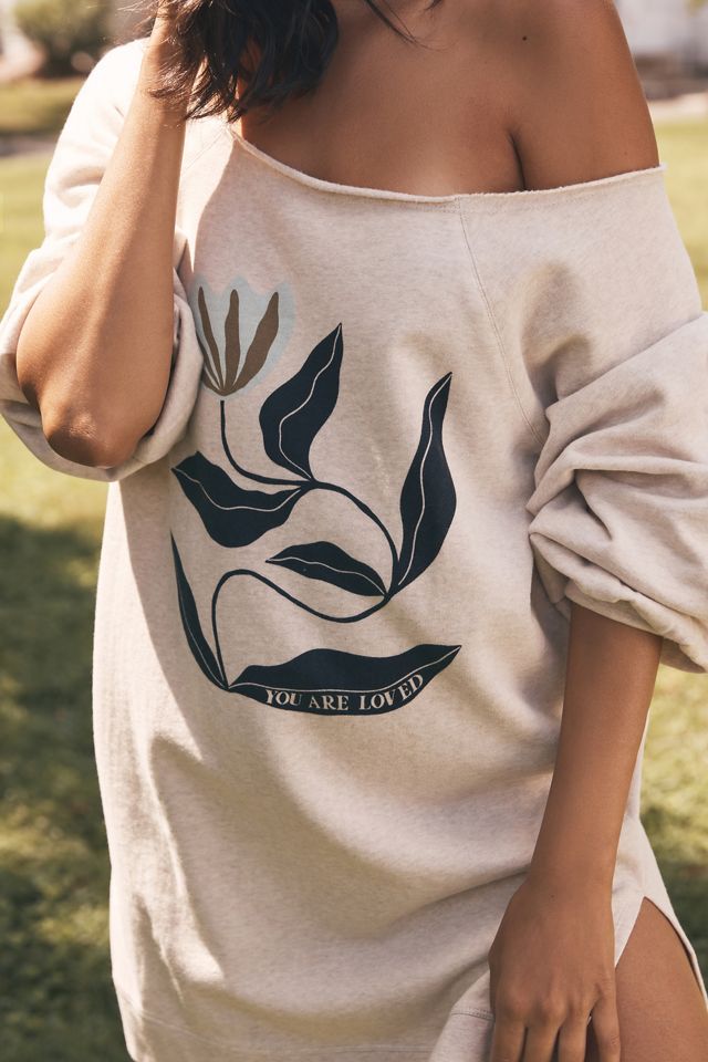 Kenzie Parrot Long Graphic Sweatshirt #1