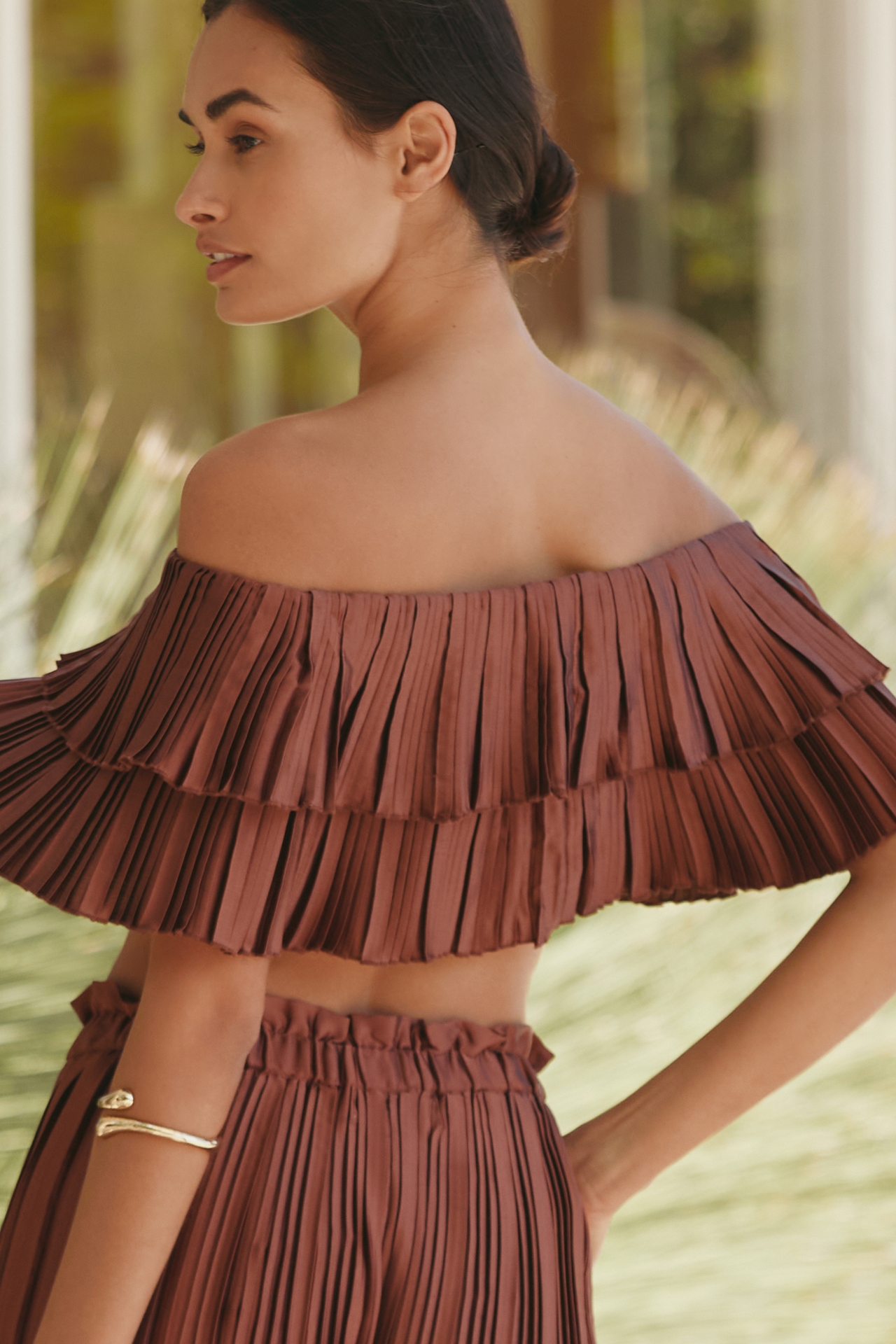 By Anthropologie Off-The-Shoulder Plissé Ruffled Crop Top