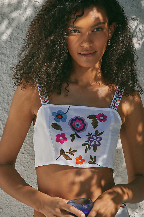 Mahila Floral Embroidered Crop Top