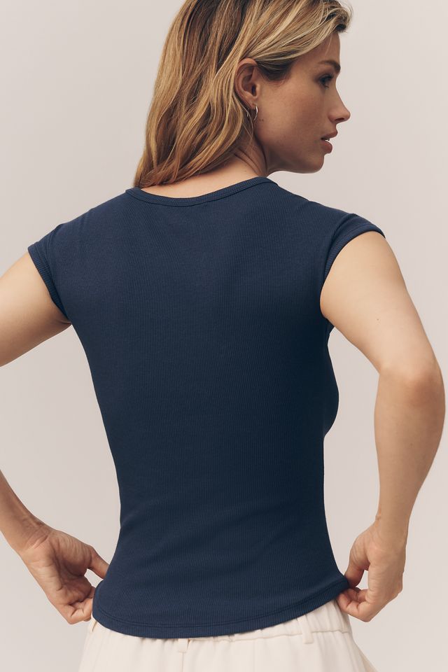 La Camiseta Baby Muscle de Cuello Redondo Betty por Maeve #1