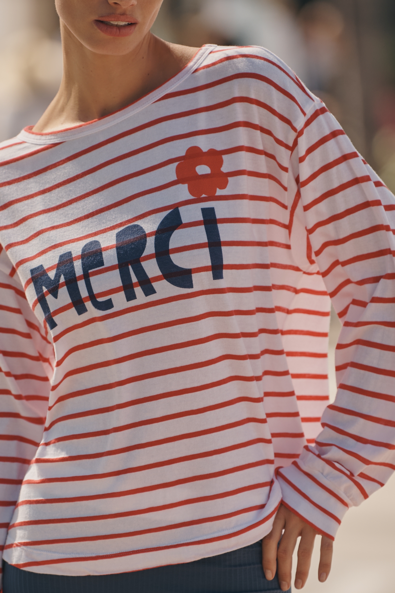 Sundry Merci Graphic Long-Sleeve Pullover Top