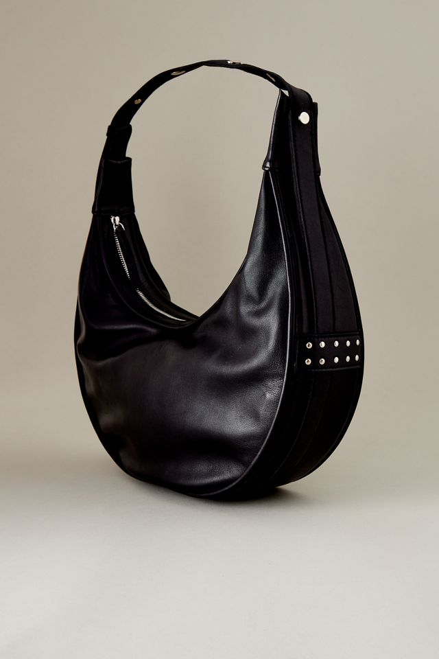 Halbmondförmige Schultertasche aus Leder mit Nieten #5