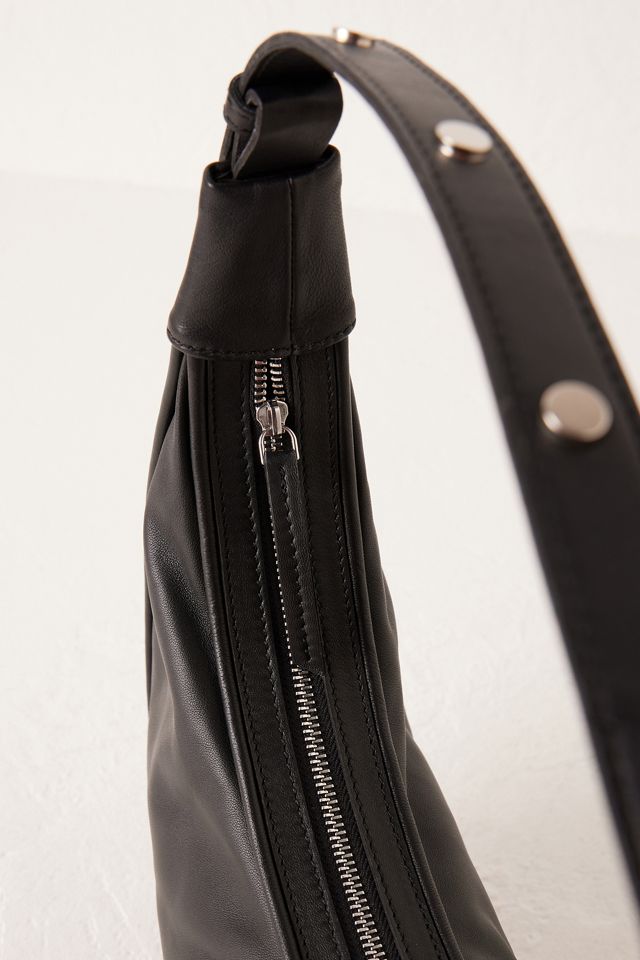 Halbmondförmige Schultertasche aus Leder mit Nieten #3