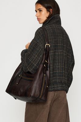 Bolso de Hombro de Cuero Desgastado con Herrajes