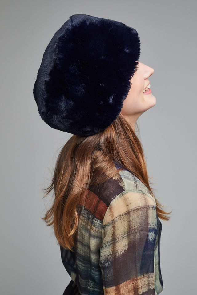 Anthropologie Faux-Fur Pillbox Hat
Helen Moore Helen Moore Truffle Faux Fur Pillbox Hat main image 2