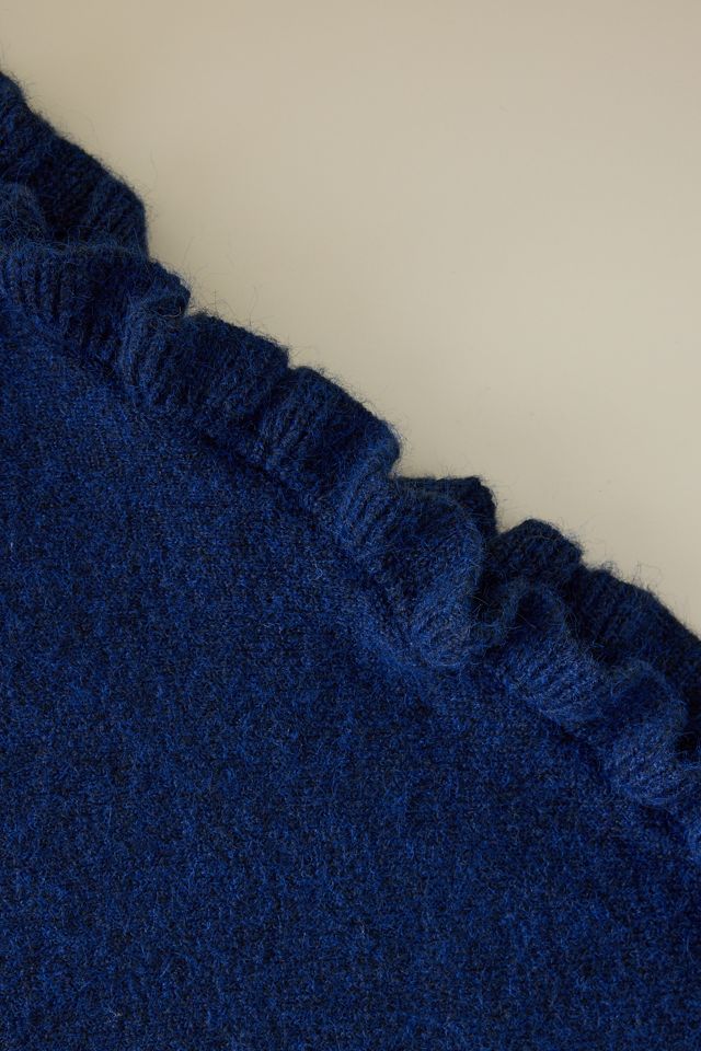 Small Frill-Edge Triangle Scarf #1