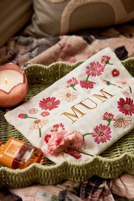 Bolsa de Uso Diario Bordada Mum de Elizabeth Scarlett