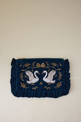 Bolsa de Terciopelo con Volantes Bordada con Cisne Elizabeth Scarlett