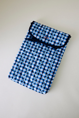 Quilted Bow Laptop Bag en Blue chez Anthropologie - Damson Madder - Modalova