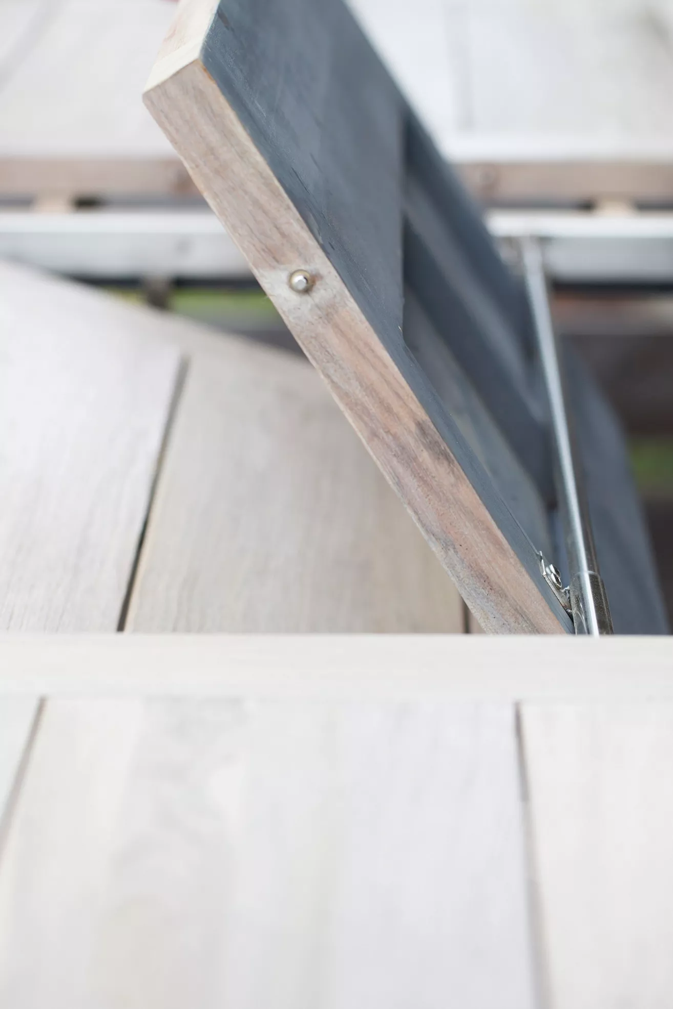 Close-up of table edge and hinge mechanism