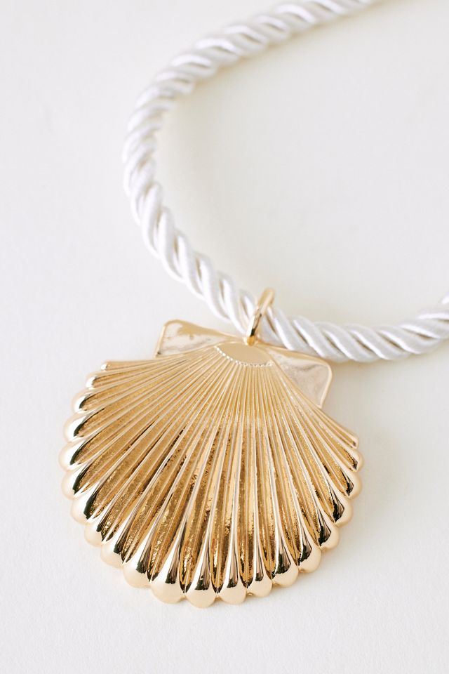 Collana con Ciondolo a Conchiglia in Cordoncino #1