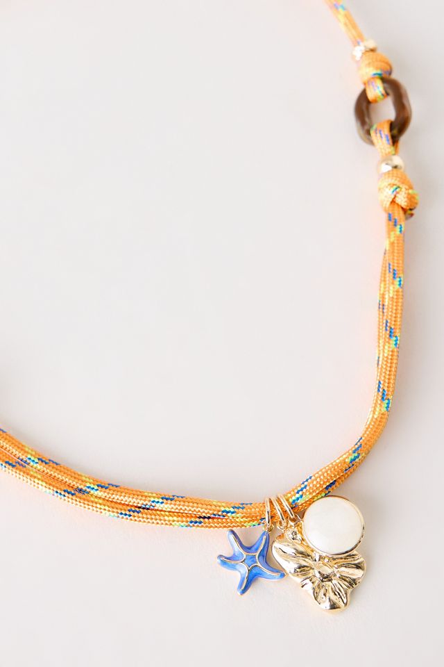 Collar de Cuerda con Múltiples Dijes #1