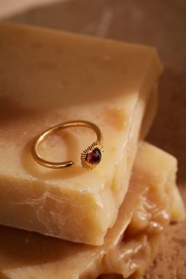 Rachel Jackson Ring mit kleinem Granat-Herz