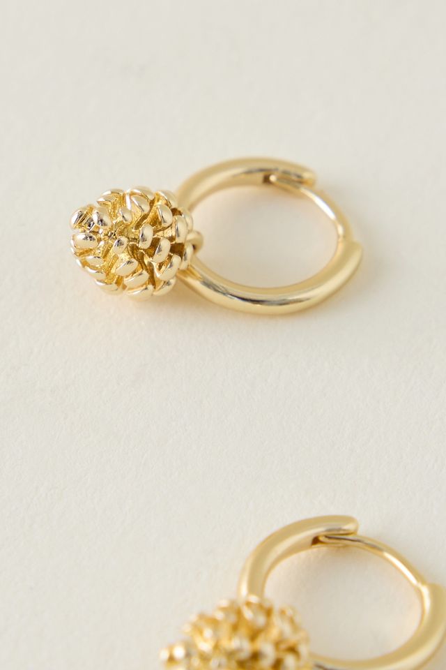 Boucles d'oreilles créoles Huggie en pomme de pin #1