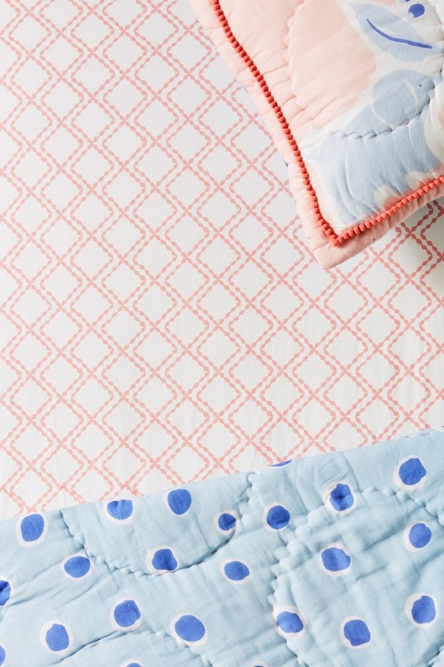 Scalloped Diamonds Crib Sheet