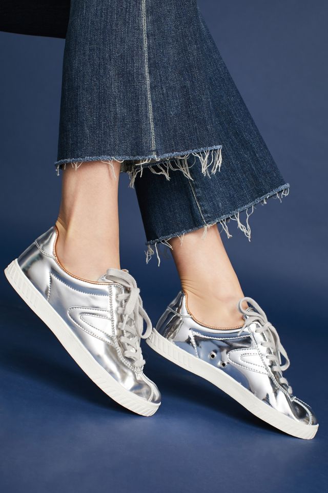 Tretorn store silver sneakers