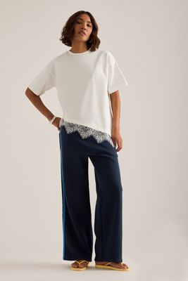 4th & Reckless T-Shirt Asimmetrica in Pizzo Brisa