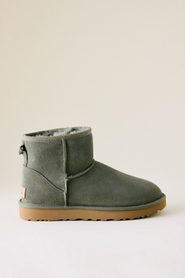 Bottes Classic Mini II en taille: 36 chez Anthropologie - UGG - Modalova