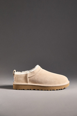 Bottines Classic Micro en taille: 36 chez Anthropologie - UGG - Modalova