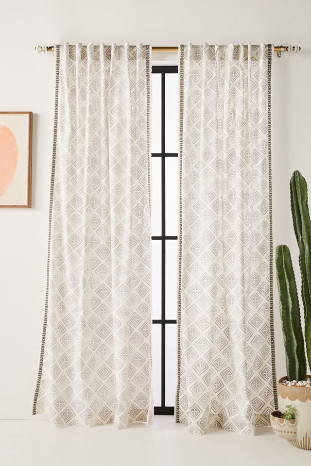 Mia Curtain