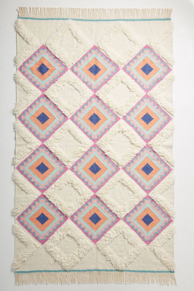 Textured Rhombus Rug Swatch