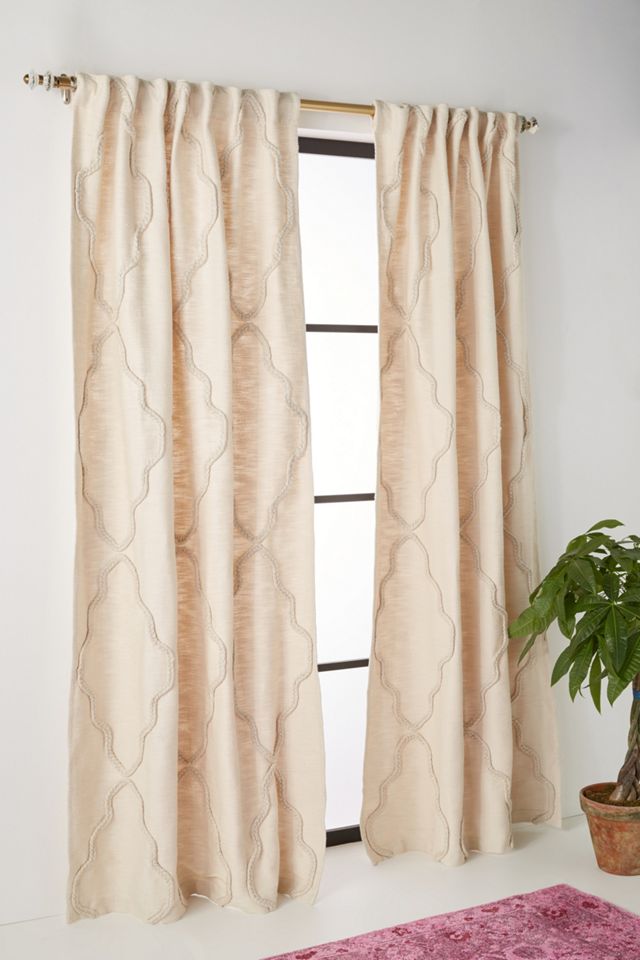 Cassie Curtain