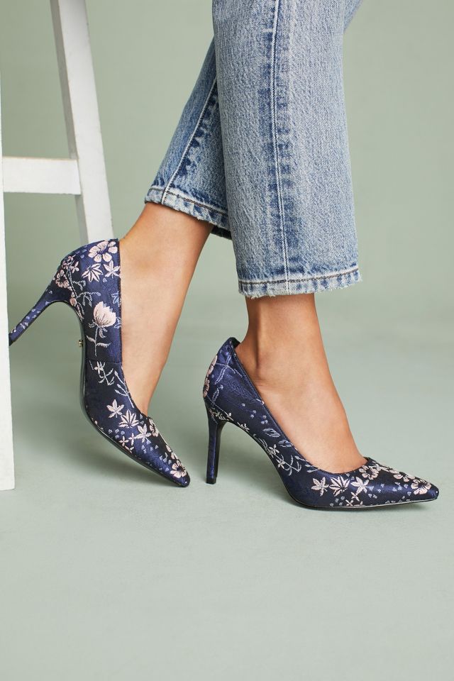 Charles david store floral pumps