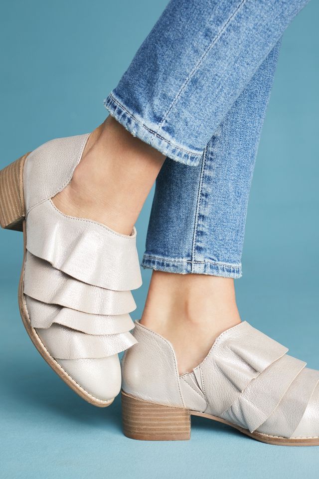 Seychelles ruffled store ankle booties