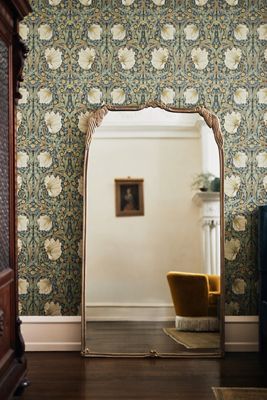 Victorian Mirror Stand Pattern