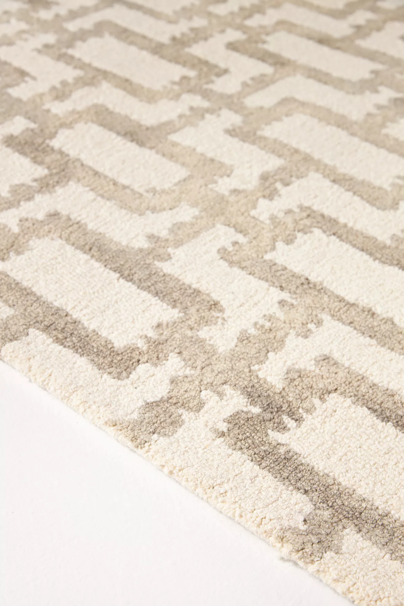Marengo Hand Tufted Wool Blend Rug - thumbnail 3