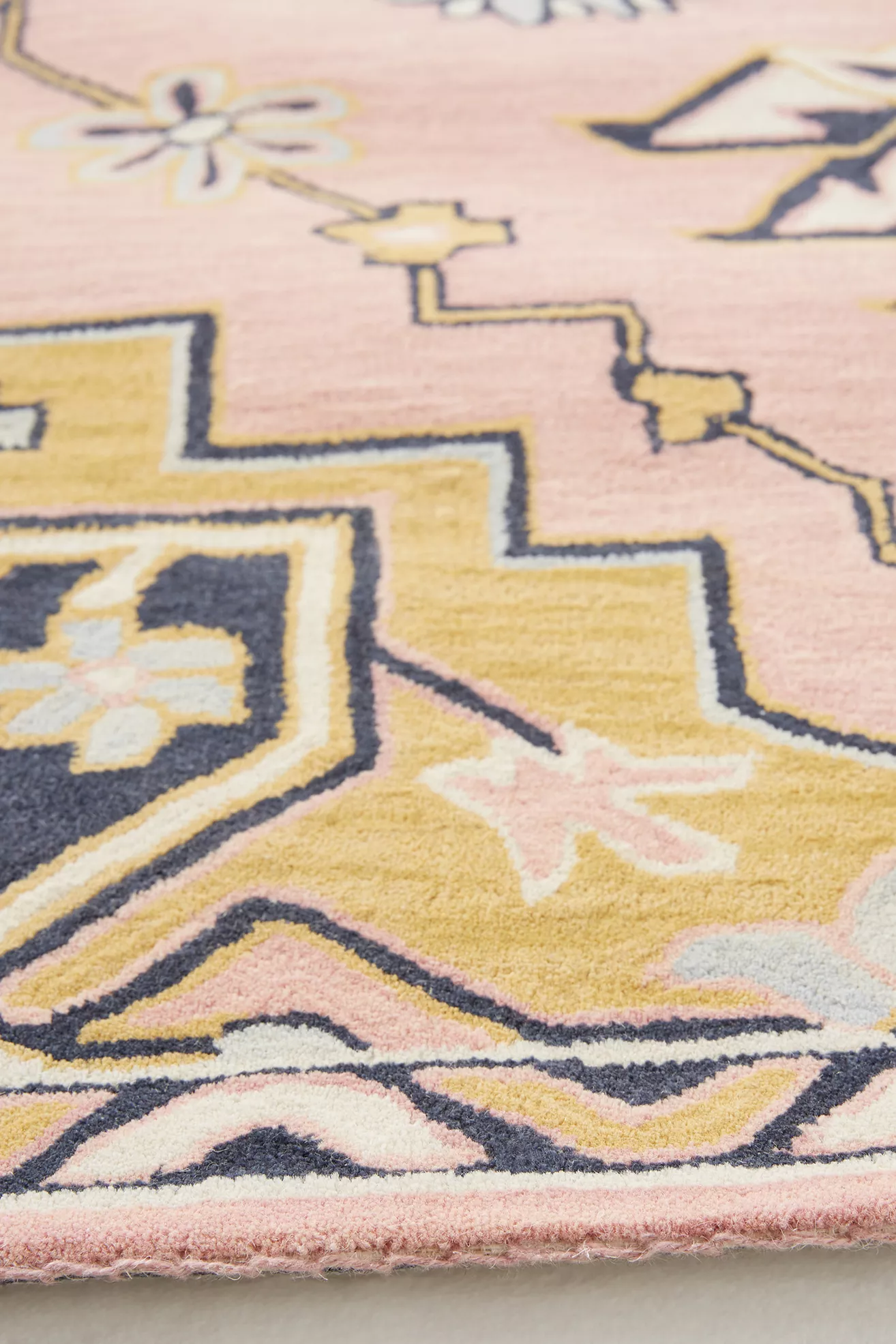 Caro Hand Tufted 100% Wool Rug - thumbnail 3