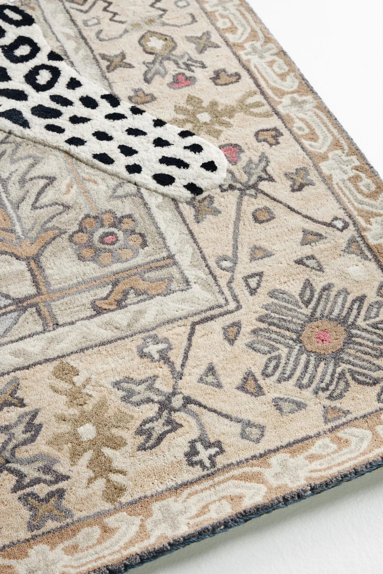 Octavia Hand Tufted Wool Blend Leopard Rug - thumbnail 3