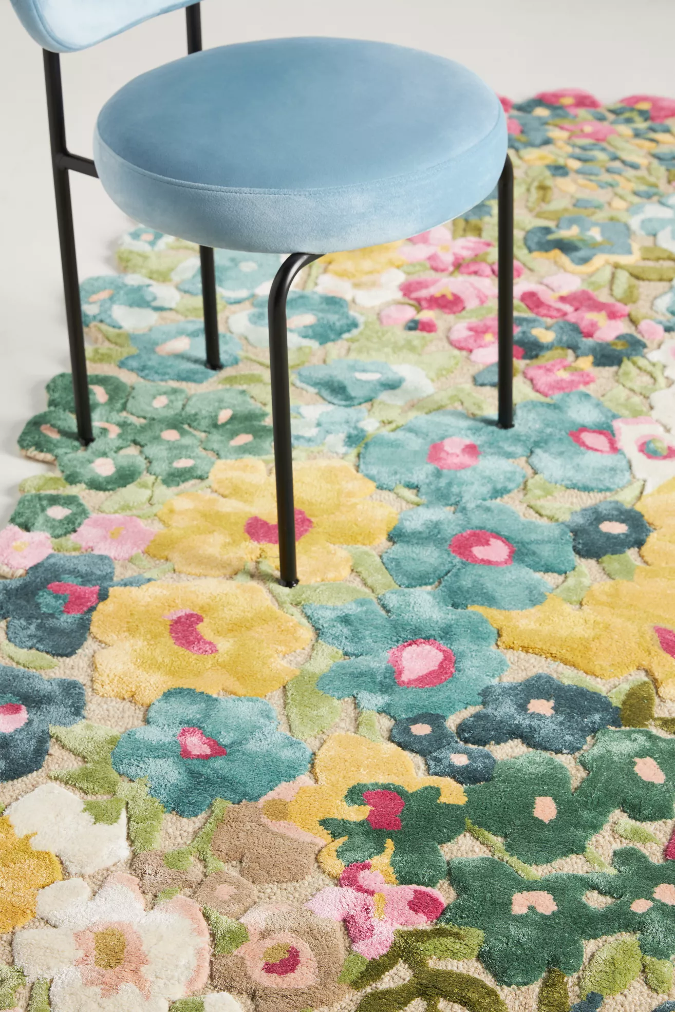 Cassia Hand Tufted Wool Blend Floral Rug - thumbnail 2