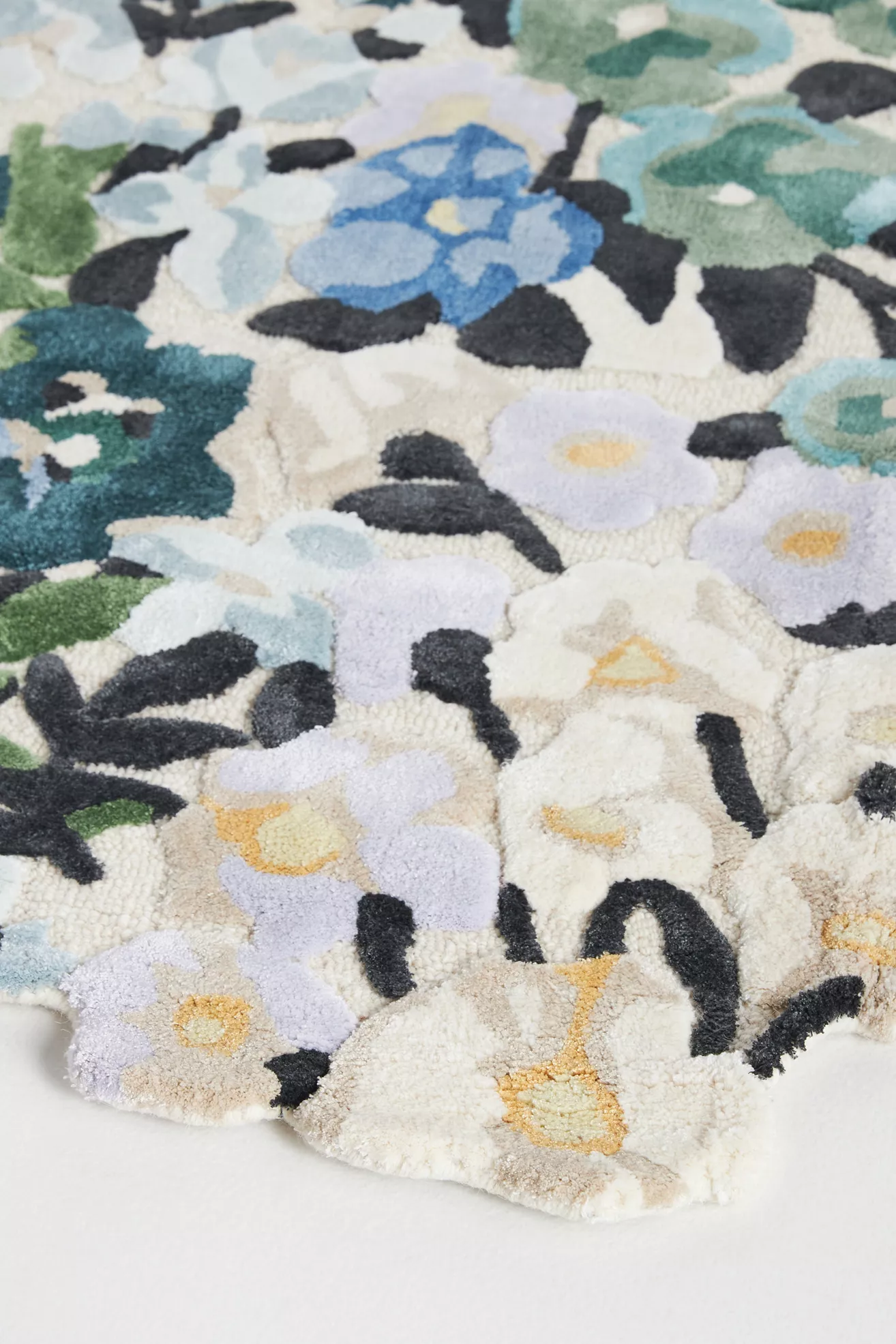 Cassia Hand Tufted Wool Blend Floral Rug - thumbnail 7