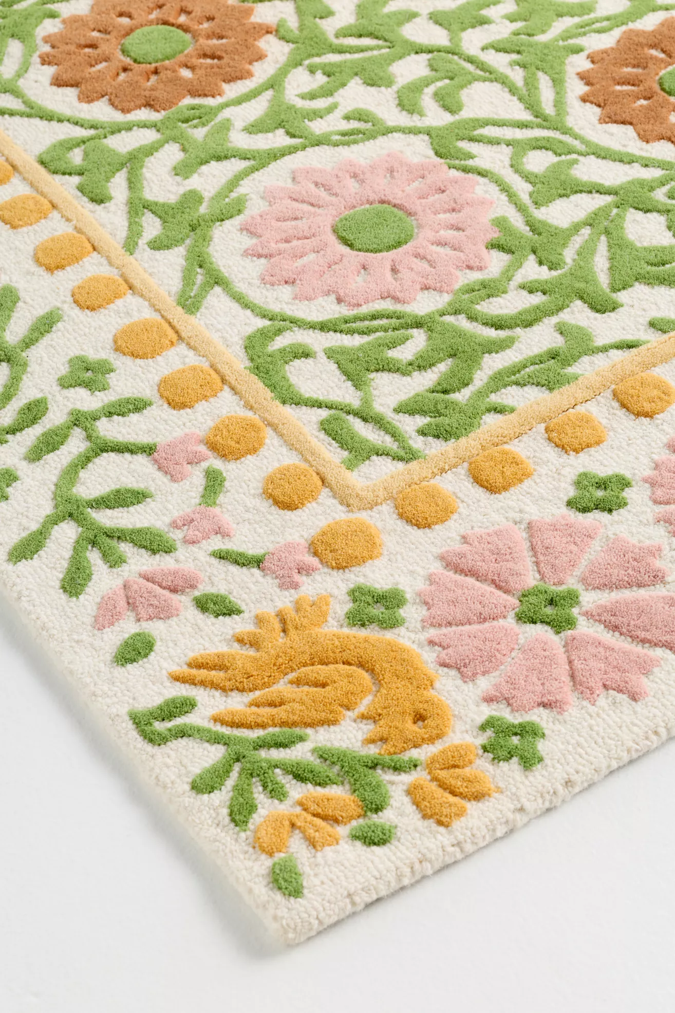 Ellen Merchant Tufted Wool Suzani Rug - thumbnail 2