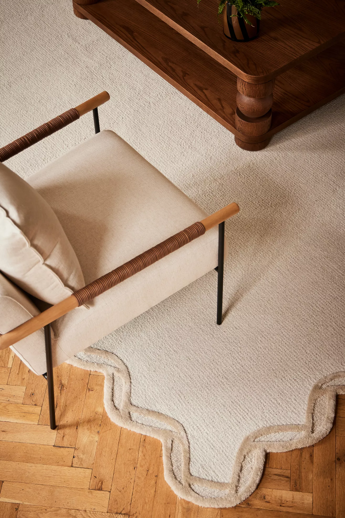 Hand Tufted 100% Wool Scalloped Border Rug