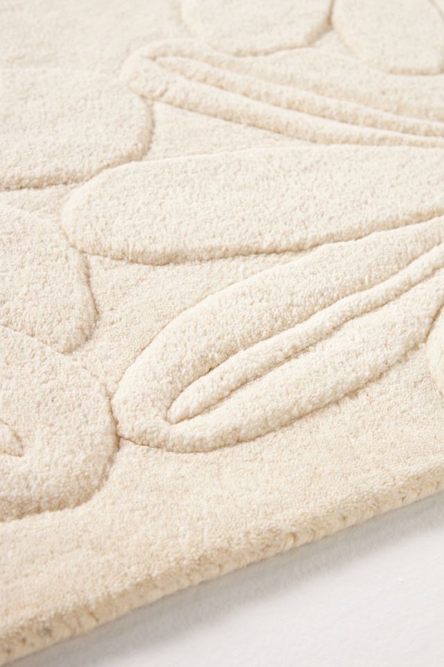Hand-Tufted Sculpted Daisy Rug #2