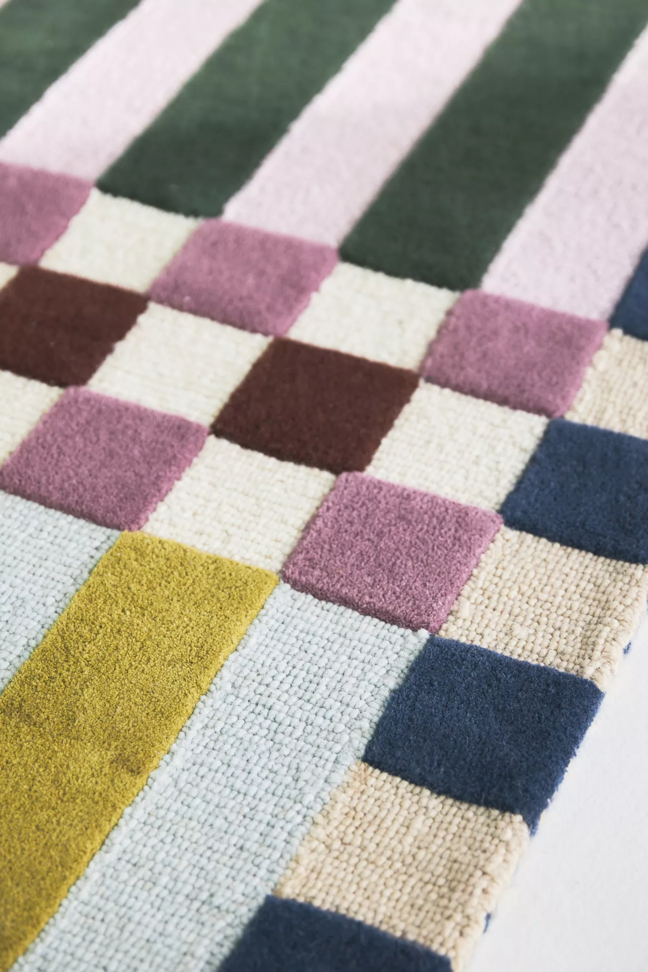 Hoxton Hand Tufted 100% Wool Checkered Rug - thumbnail 4