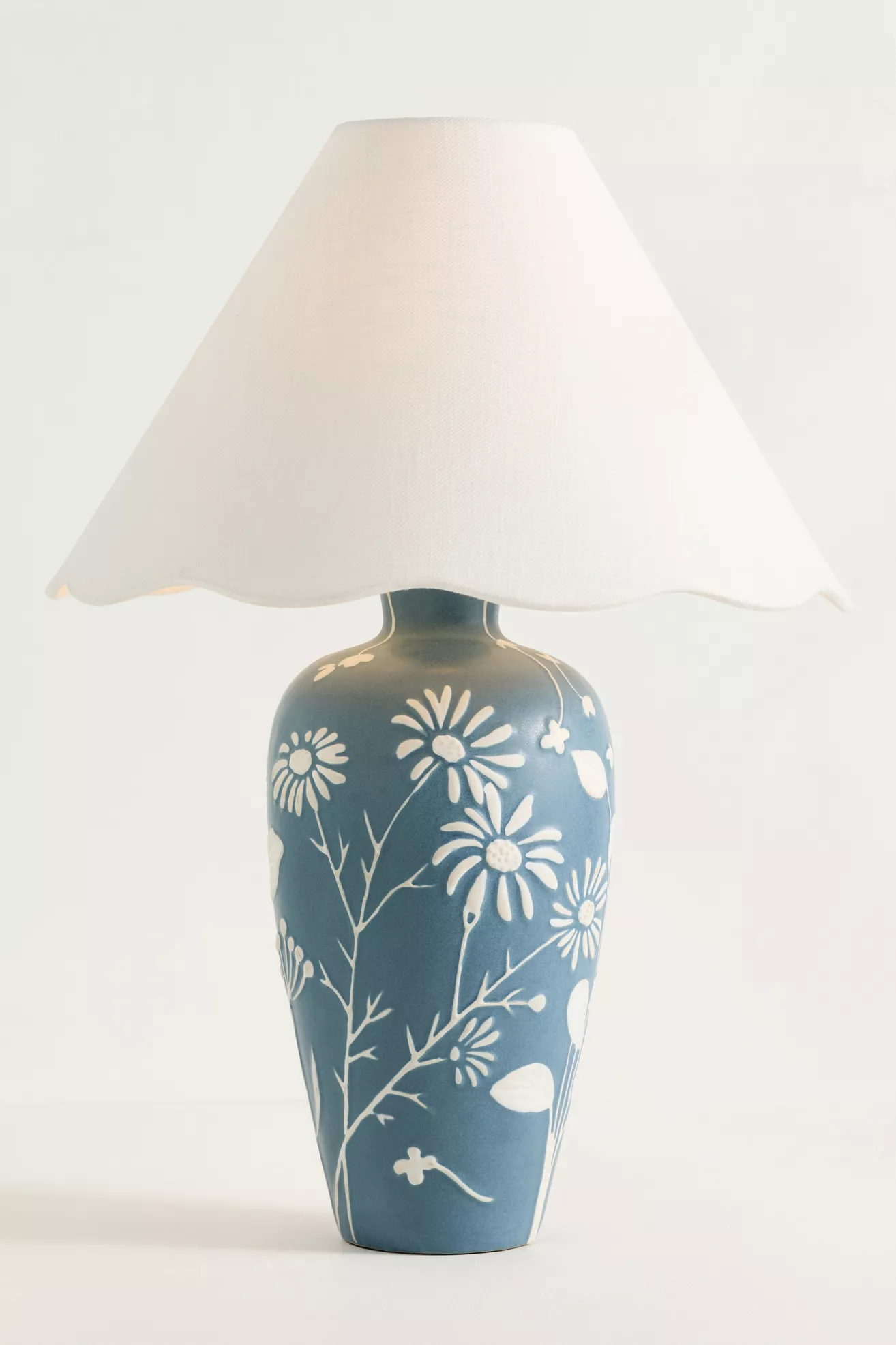 Ember Carved Ceramic Scallop Shade Table Lamp - thumbnail 2