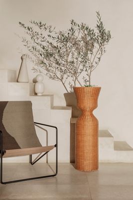 Ferm Living Agnes Hoher Pflanzenständer